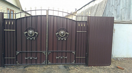 Ворота из металла с коваными элементами на заказ